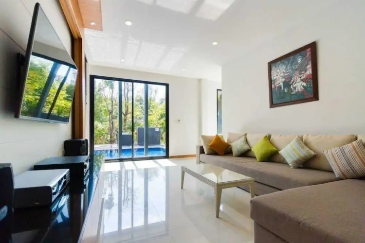 Family Cottage with pool view
