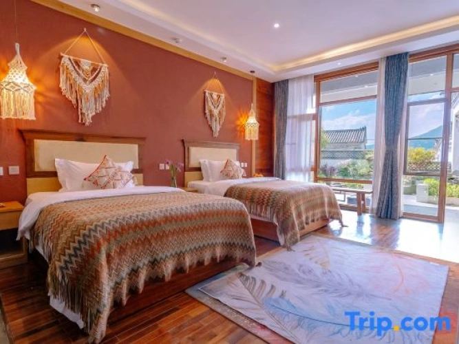 Standard room with courtyard view