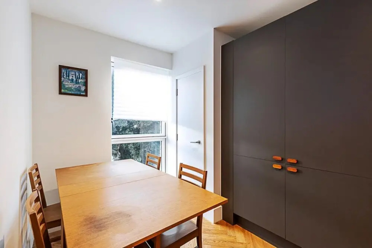 Chic Crystal Palace Flat with Balcony & Workspace