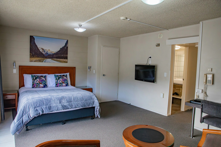 Admirals Motor Inn
