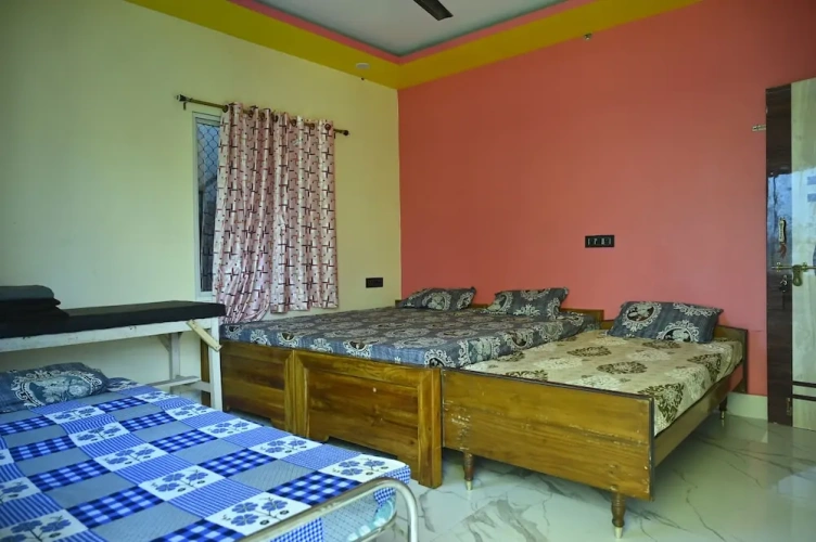Standard Triple room