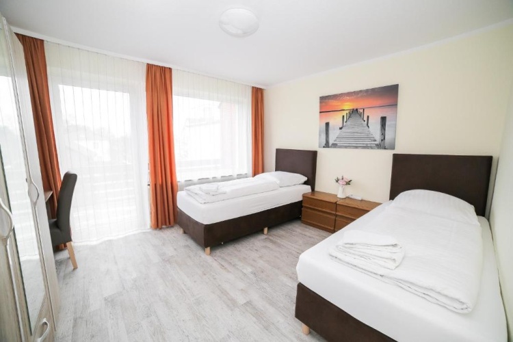 3 Bedrooms Apartment