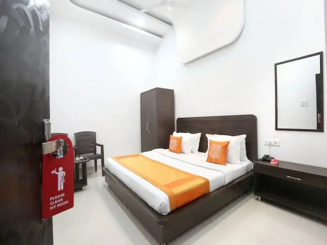 OYO 11421 Regal Residency