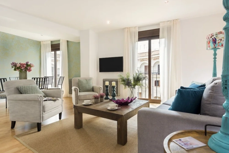 2 Bedrooms Apartment