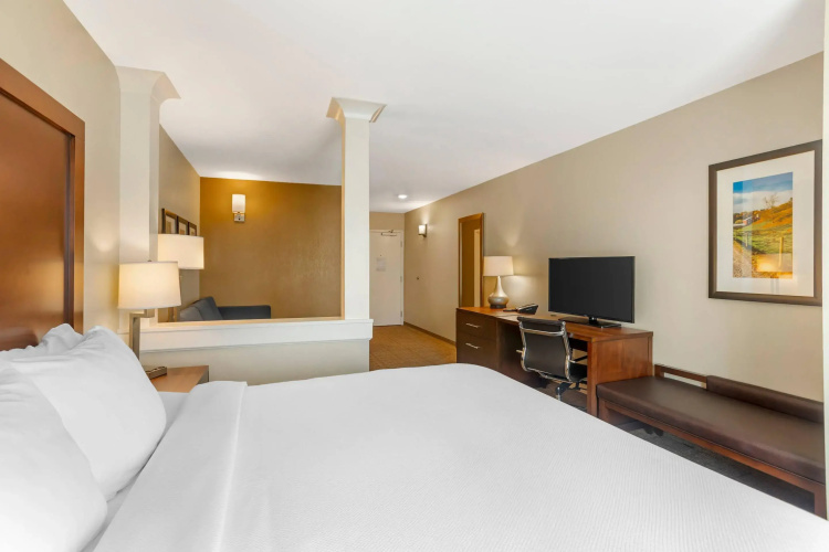 Comfort Inn & Suites