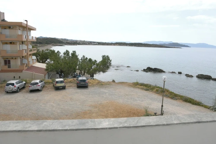 Standard Twin room with balcony and with partial sea view