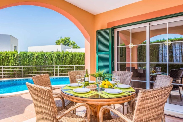 3 Bedrooms Villa