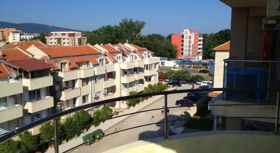 Studio in Semiramida Complex