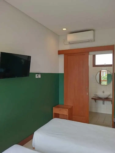 Standard Twin room with balcony
