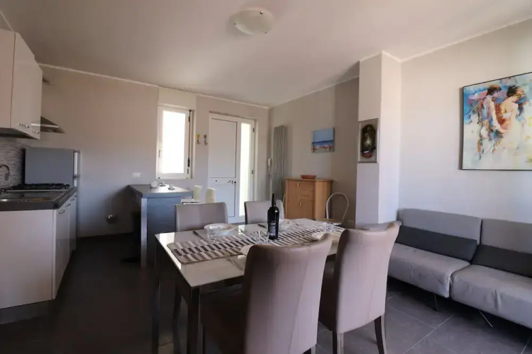 Modern Holiday Apartment With Wi-fi, Air Conditioning And Balcony; Pets Allowed