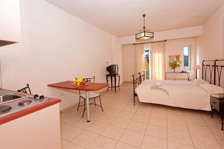 Lambrinos Suites