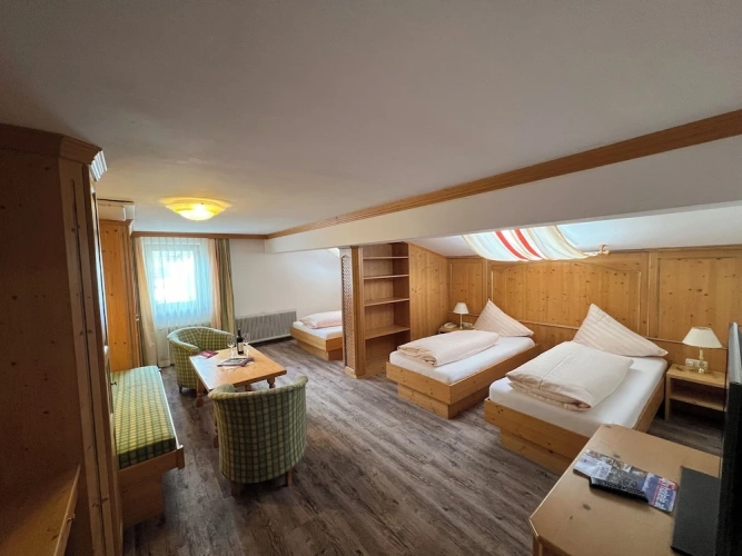 Standard Triple room