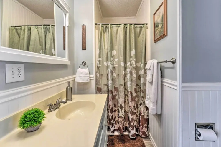 Pet-friendly Cabin - 1 Mi From Fontana Lake!