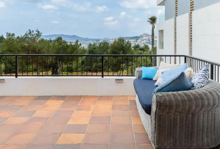 4 Bedrooms Villa
