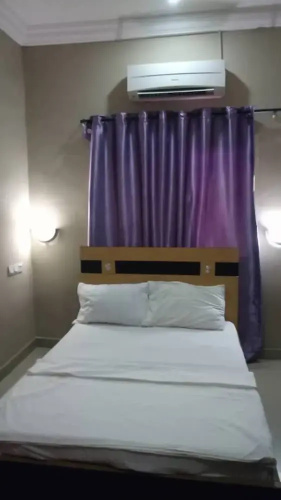 Momak 2 Hotel & Suites