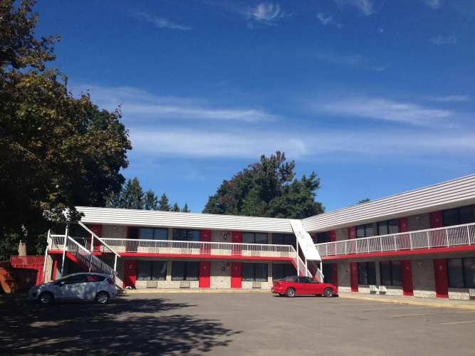 New Plaza Motel