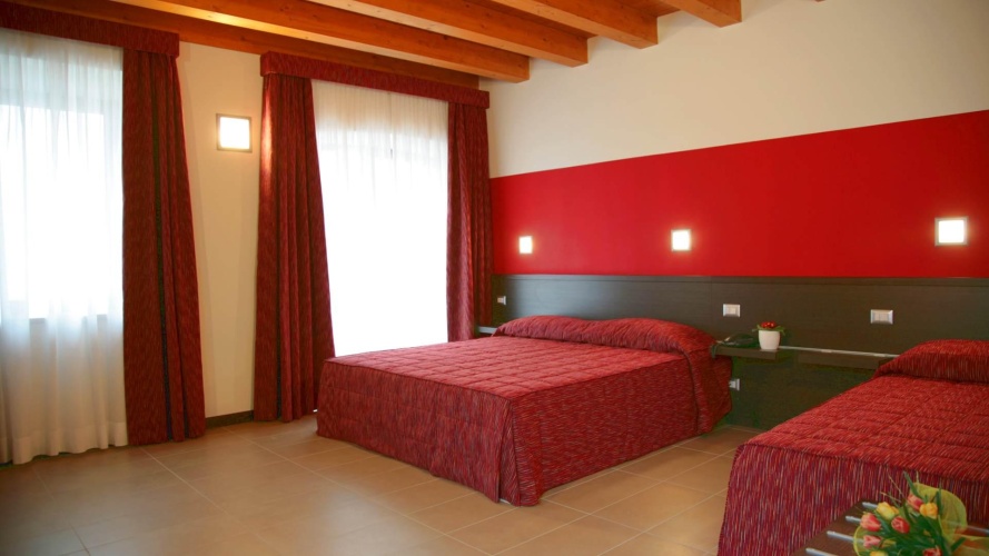 Standard Triple room