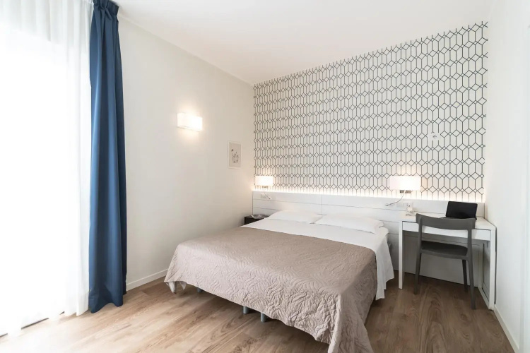 Hotel Kiss