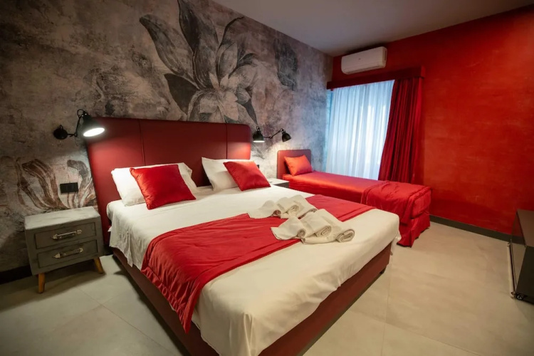 Red Diamond in Naples