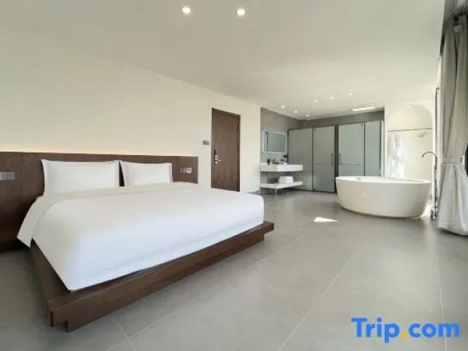 Standard Double room with balcony and with partial sea view