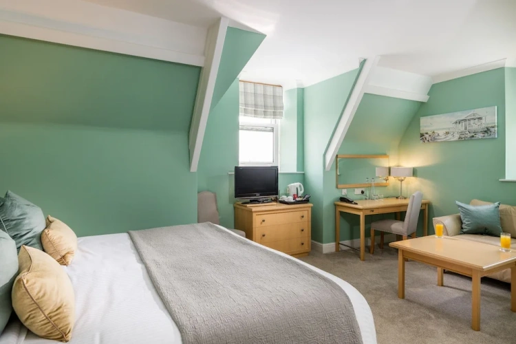 Standard Double room with partial sea view