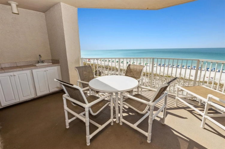 Inlet Reef 306 2 Bedroom Condo by RedAwning