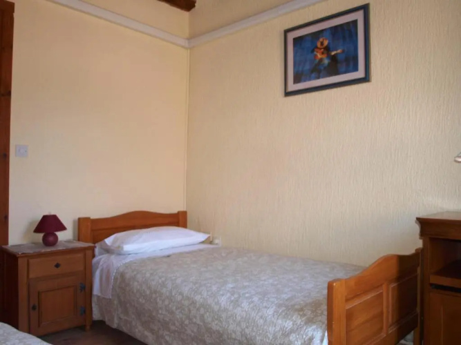 Apartment 52