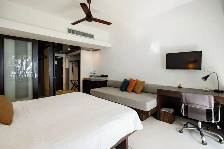 Deluxe room with ocean view