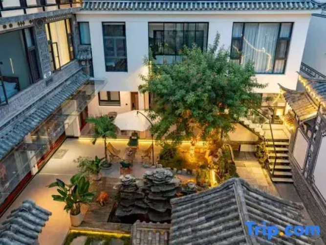 "Bai Nostalgia Courtyard @ Erhai Caicun Pier"
