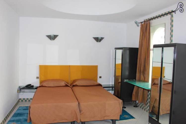 Standard Triple room