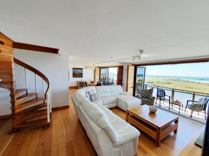 3 Bedrooms Penthouse Apartment