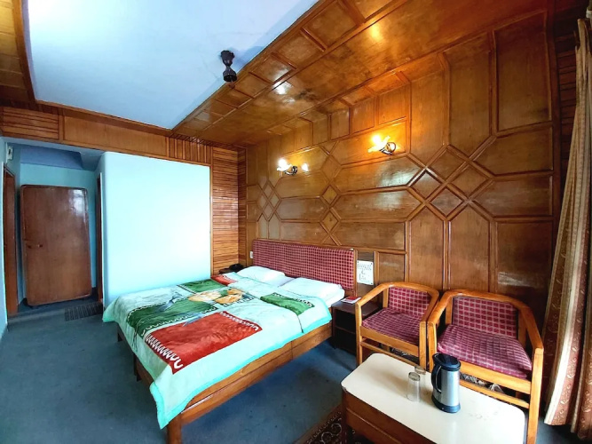Goroomgo Radha Continental Nainital