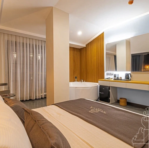 Premium Suite with pool view