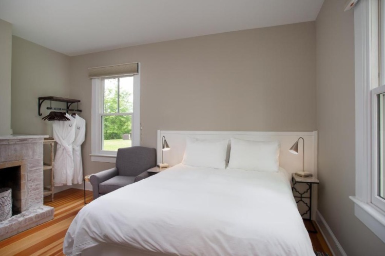 Standard Double room with lake view