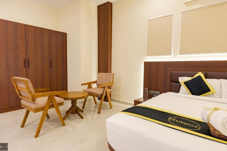 Reunion DeHomes - Premium Suites