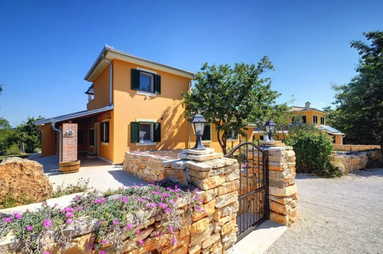 Deluxe Villa