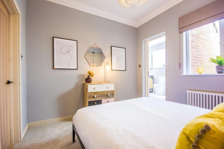 2 Bedrooms Apartment