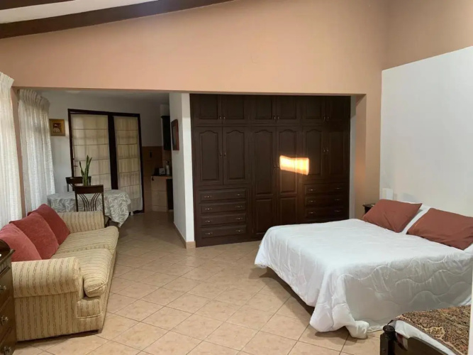 Apartamento con jardin