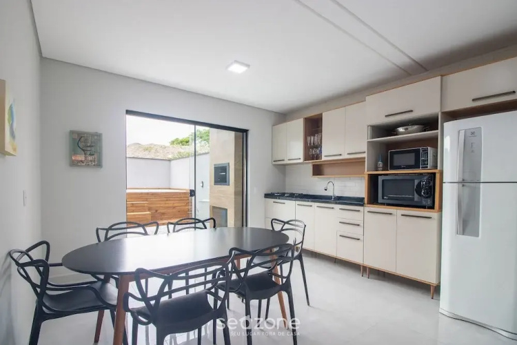 House w/ BBQ and Jacuzzi Adr0002