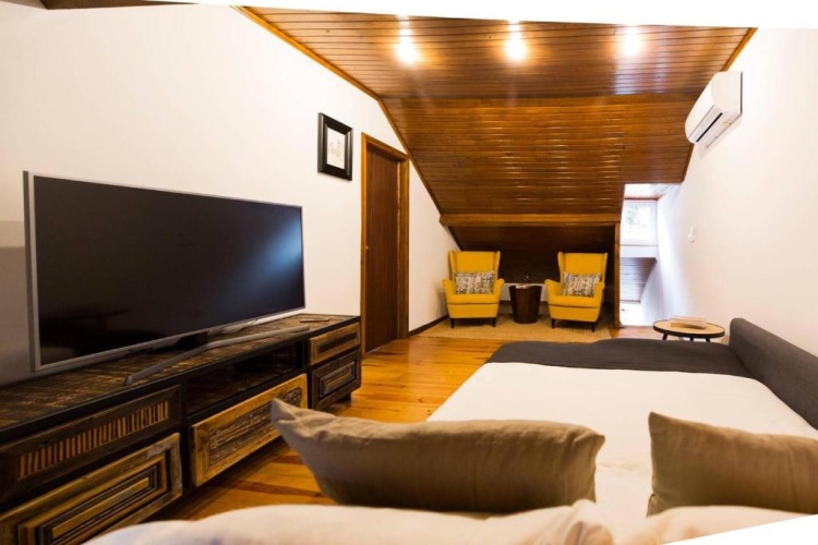 3 Bedrooms Apartment