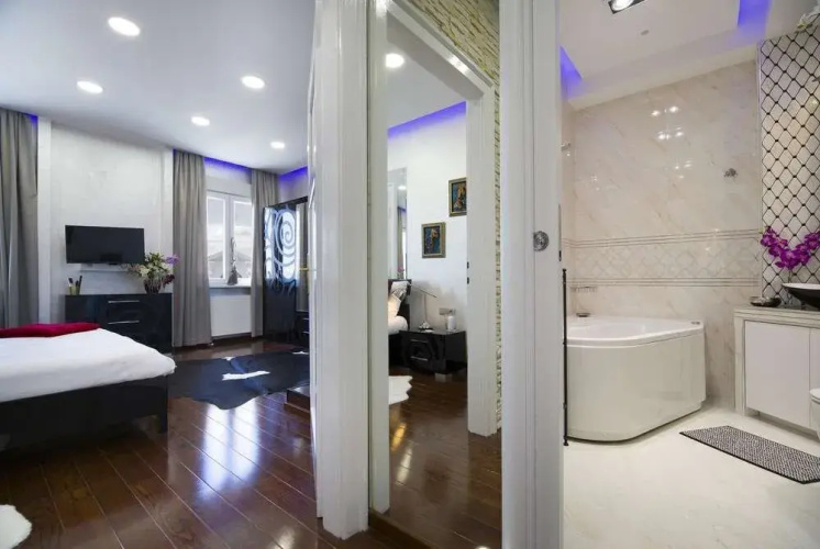 Central Station Art Apartment