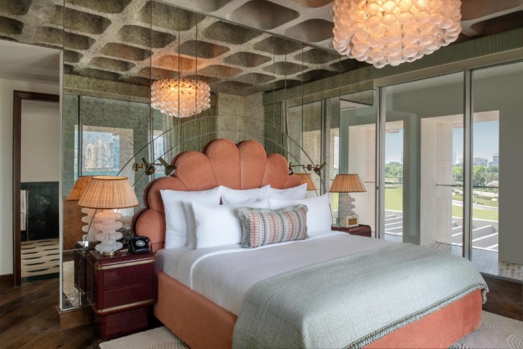 Suite with Corniche view