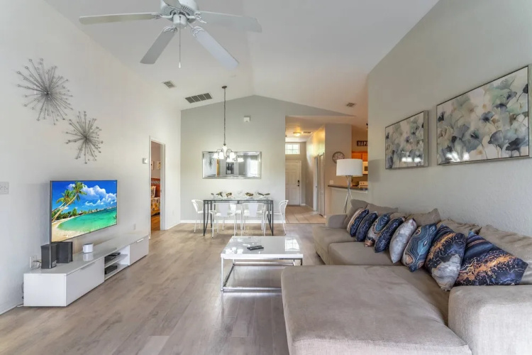 17637 Silver Creek