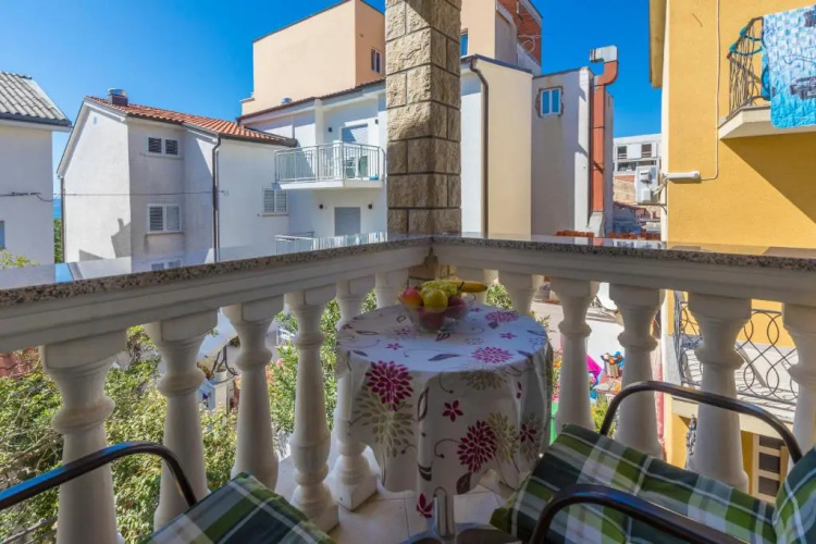 Apartment Katnić 1-2-3