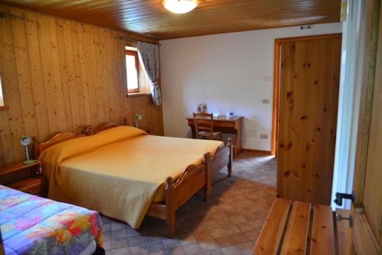 Standard Triple room with garden view