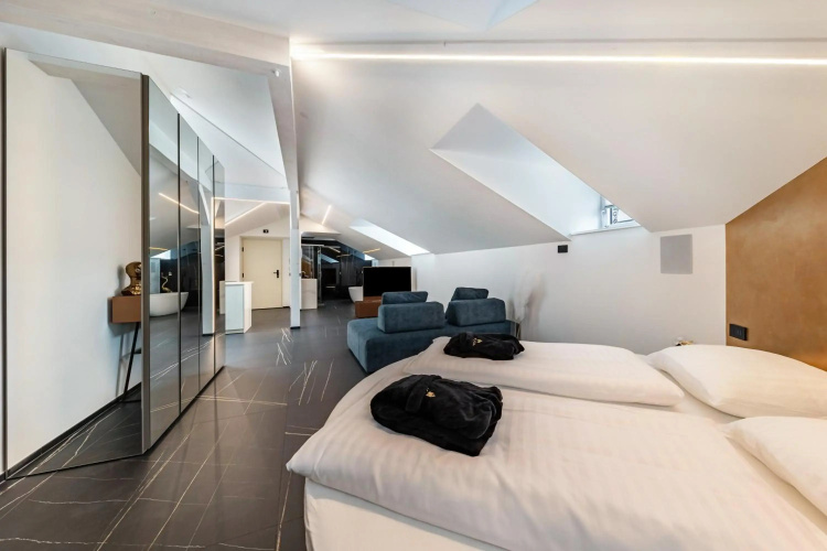App 6 Palazzo Cavour