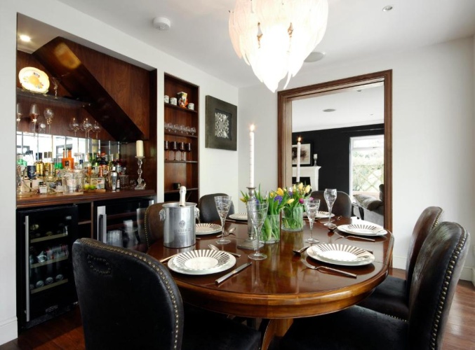 5 Bedrooms Cottage