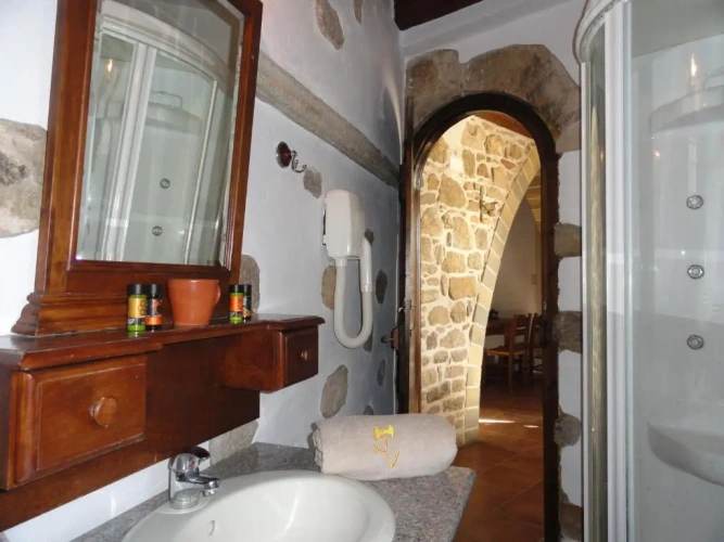 2 Bedrooms Villa