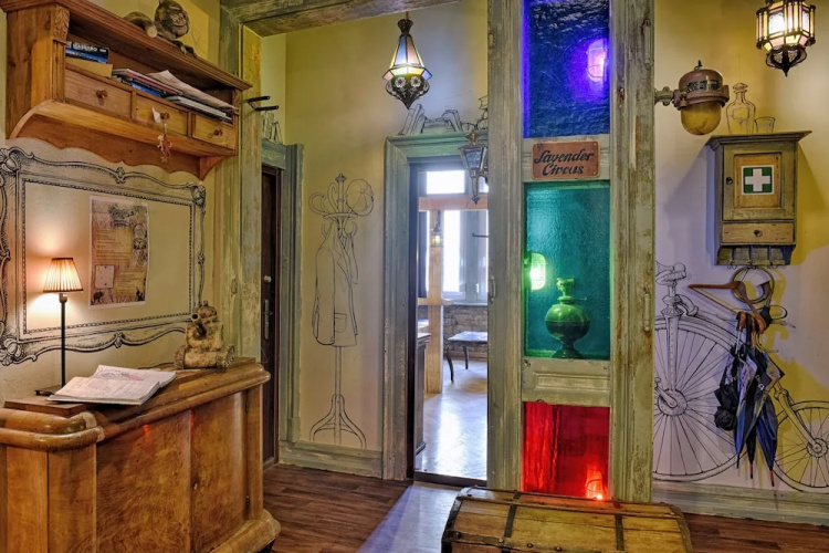 Lavender Circus Hostel And Apartments