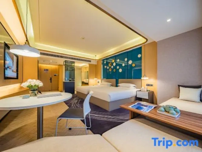 Standard Twin room with city view